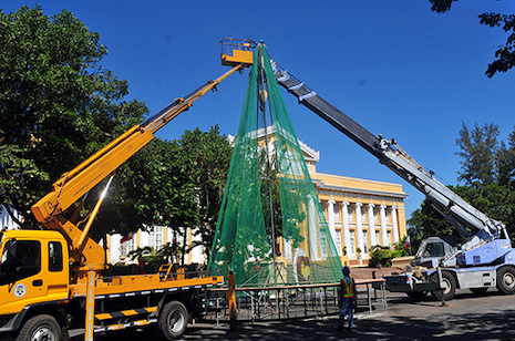 SETTING UP FOR CHRISTMAS